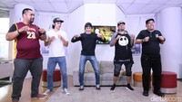 Acara dibuka dengan joget-joget khas Warkop.