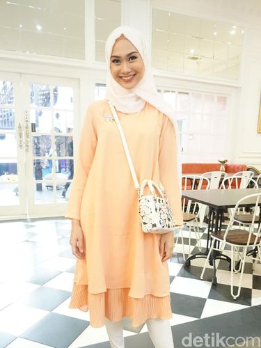 Tips Memilih Busana untuk Buka Puasa Bersama Ala Dian Pelangi