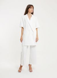 5 Setelan Kerja untuk Wanita Karier yang Terlihat Stylish dan Powerful