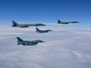 3 Pesawat Pengebom AS Mendarat di Inggris untuk Serang Iran