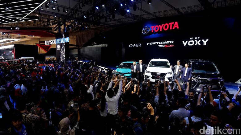 Suasana peluncuran mobil di GIIAS 2017 lalu Foto: Ari Saputra Suasana peluncuran mobil di GIIAS 2017 lalu Foto: Ari Saputra