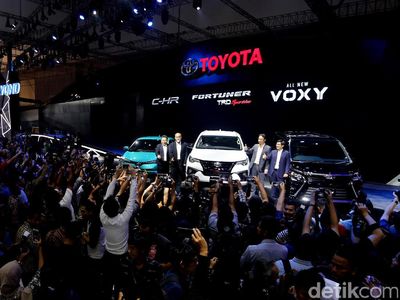 Foto: Toyota Luncurkan 2 Mobil Anyar Voxy dan Fortuner TRD