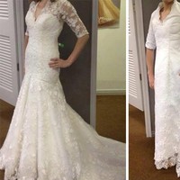 Kesan mewah sama sekali tidak terlihat pada gaun asli, sementara pada foto iklan, gaun pengantin tampak megah dengan detail rok transparan dan bordir bunga.Foto: Dok. Bored Panda