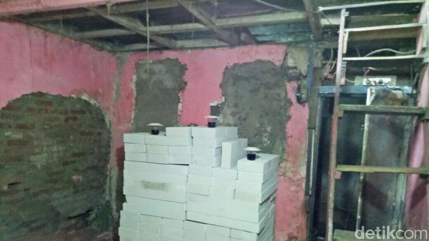 Polisi Bedah Rumah Kakek Tonih di Matraman