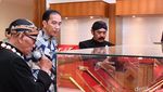 Foto: Jokowi Titipkan Keris Koleksi Pribadinya ke Museum di Solo