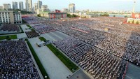Pemandangan dari atas saat warga Korut berkumpul untuk mendukungan sikap pemerintah Democratic Peoples Republic of Korea (DPRK). KCNA/via REUTERS.