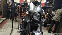Motor ini telah dilengkapi mesin High-Output Revolution X 750 V-win dan kerangka motor yang mulus menghasilkan tenaga lebih besar dan handle yang gesit. Foto: Ruly Kurniawan