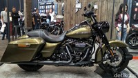 Harley-Davidson Road King Special, telah didukung oleh mesin blacked-out pertama Milwaukee-Eight 107 V-Twin, Foto: Ruly Kurniawan