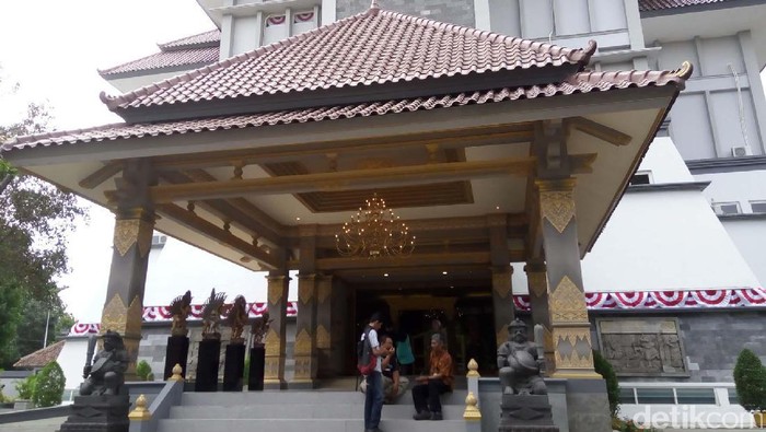 Koleksi Museum Keris Nusantara di Solo.