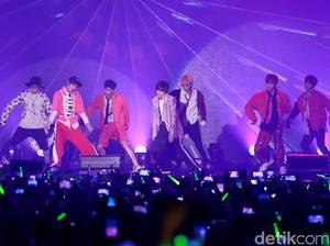 Lihat Aksi Doyoung dan Haechun NCT 127 Cover Lagu Cinta Luar Biasa