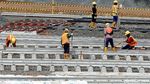 Foto : Siiiip, Rel MRT Telah Dipasang di Area Depo Lebak Bulus