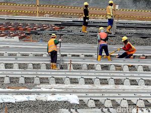 Foto : Siiiip, Rel MRT Telah Dipasang di Area Depo Lebak Bulus
