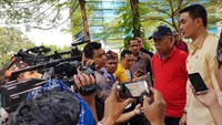 Hadir mendampingi Menteri Basuki pada pertemuan tersebut Sekretaris Jenderal Kementerian PUPR Anita Firmanti, Inspektur Jenderal Kementerian PUPR Rildo Ananda Anwar, Dirjen Cipta Karya Sri Hartoyo, Dirjen Bina Marga Arie Setiadi Moerwanto, Staf Ahli Menteri PUPR Bidang Keterpaduan Pembangunan Adang Saf Ahmad, Kepala Biro Perencanaan Anggaran dan KLN Widiarto, Kepala Pusat Air Tanah dan Air Baku Amir Hamzah dan Kepala Biro Komunikasi Publik Endra S. Atmawidjaja. Dok. PUPR.