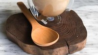 Pemilik akun Instagram periperipeng ini juga pernah membuat latte art landak yang menggemaskan. Ia menggunakan pewarna alami untuk melukis latte art-nya.