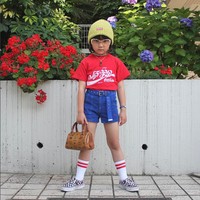 Meskipun masih kecil, lemarinya juga diisi barang-barang keluaran desainer mulai dari Comme de Garcons, Supreme, Versace, Gucci sampai tas dari Chanel. Foto: Dok. Instagram/coco_pinkprincess