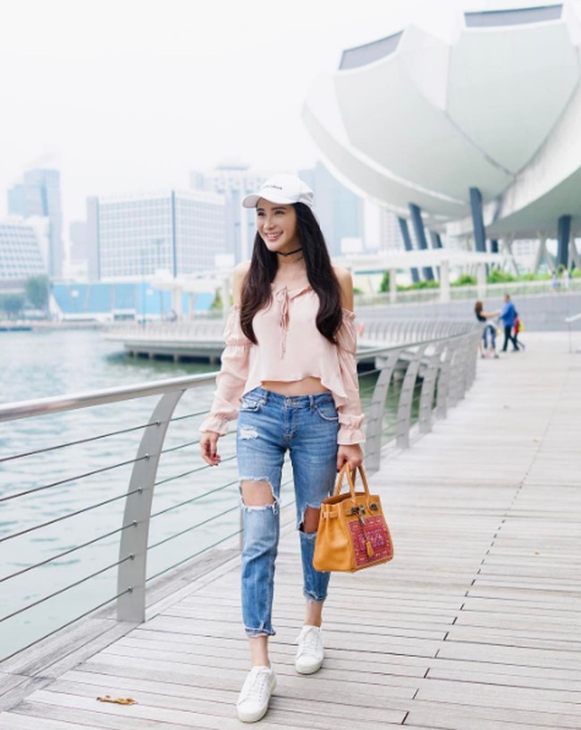 Jamie Chua dan Nurdian lalu bercerai di tahun 2011, namun bukan berarti hidup mewahnya berhenti. Ia justru mendapatkan tunjangan dari mantan suami, Rp 3,2 miliar perbulannya.