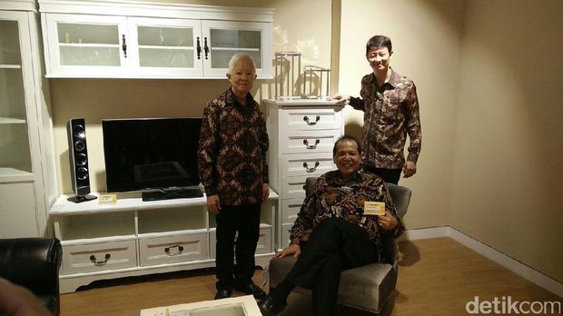 Chairman CT Corp Chairul Tanjung di gerai Index