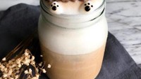 Singa juga tampil menggemaskan di tangan Daphne. Karakter ini adalah penyempurnaan versi yang pernah ia buat saat baru belajar latte art 3D.