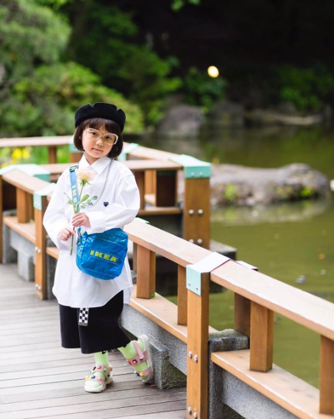 Coco sukses buat tas dari kantung belanja Ikea jadi keren. Foto: Dok. Instagram/coco_pinkprincess