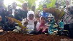 Mensos Khofifah Datangi Rumah Keluarga SR yang Tewas di Sekolah