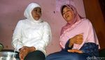 Mensos Khofifah Datangi Rumah Keluarga SR yang Tewas di Sekolah