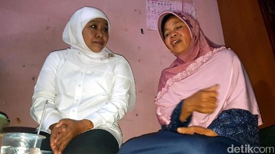 Mensos Khofifah Datangi Rumah Keluarga SR yang Tewas di Sekolah
