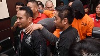 Ia tertangkap di rumahnya dini hari.  Pool/Noel/detikFoto.