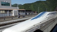 Japan Maglev Train di Jepang dengan kecepatan 601 km/jam. Dirancang oleh Central Japan Railway Co dan sempat diuji coba di Tsuru, Provinsi Yamanashi. (Chinadaily)