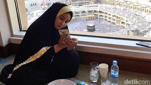 Mengintip Gaya Hidup Bos First Travel Saat Berlibur di Eropa