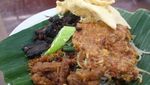 Bagaimana Kalau Siang Ini Jajan Ketoprak, Lotek dan Lengko Berbumbu Kacang?