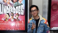Gaya keren Brandon Nicholas Berjaket Denim dan celana kotak-kotak. Pool/Noel/detikFoto.