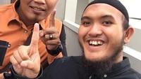 Tak lama setelahnya Caisar memutuskan untuk hijrah. (Dok. Instagram/caisar_yang_belomsempurna)
