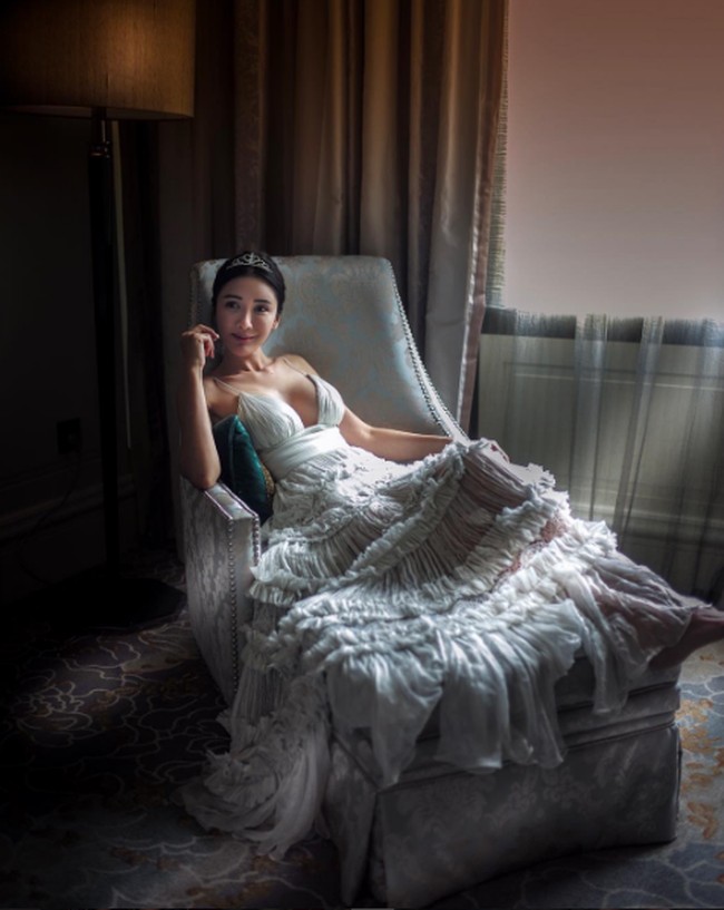 Bila Anda pikir koleksi tas Hermes terbanyak dipegang oleh Kim Kardashian, Victoria Beckham atau Syahrini, lihat dulu koleksi tas Hermes milik sosialita Singapura bernama Jamie Chua berikut ini.  