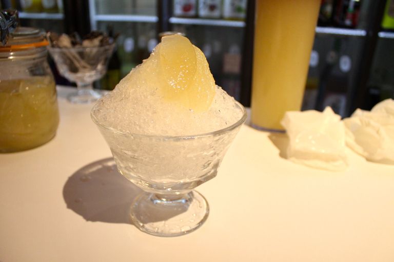 penjual kakigori berotot