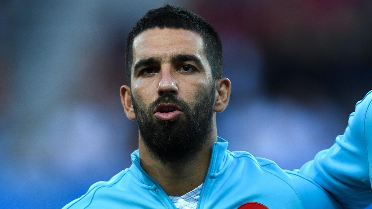 Arda Turan diskors 16 pertandingan usai menyerang hakim garis. (Foto: Getty Images / David Ramos)