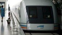 Shanghai Maglev Train di China dengan kecepatan 431 km/jam. Ini merupakan kereta tercepat di negeri tirai bambu. (Chinadaily)
