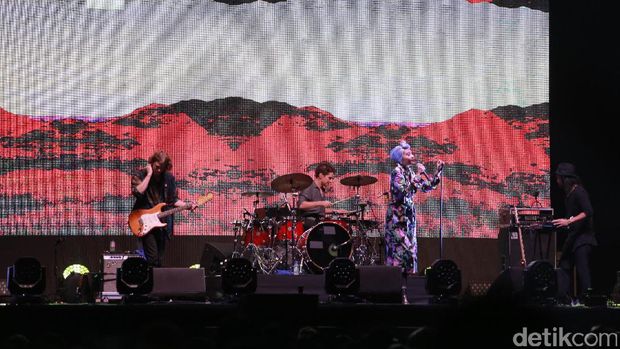 Manis! Penampilan Yuna di We The Fest 2017