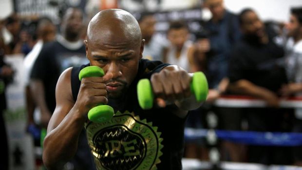 Floyd Mayweather Jr. membuka peluang duel ulang melawan Manny Pacquiao.