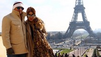 Dilihat detikcom di facebook Andika Surachman, Jumat (11/8/2017), terlihat pasutri ini kerap memamerkan gaya hidup glamournya. Laman facebooknya dipenuhi postingan foto-foto yang memperlihatkan keduanya tengah liburan di beberapa negara Eropa. Istimewa.