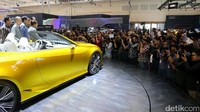 Wapres JK di booth Lexus.