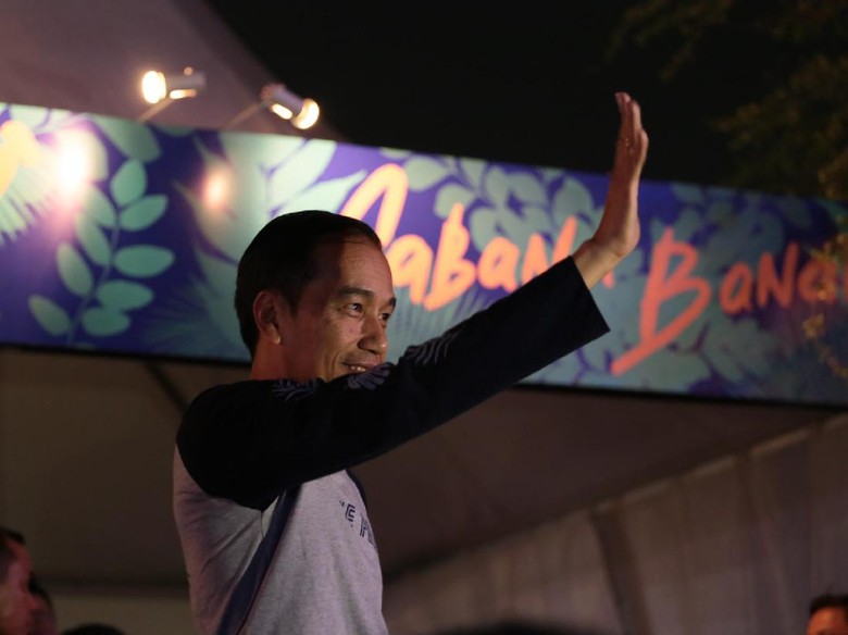 Jokowi Tonton Kodaline di Tempat VVIP We The Fest Jokowi Tonton Kodaline di Tempat VVIP We The Fest