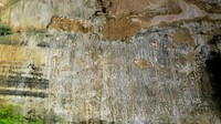 Para arkeologi percaya, bawah waduk tersebut menjadi arsitektur Islam pertama di dunia Arab. Serupa dengan sejumlah monumen di Istana Alhambra, Spanyol (Sara Toth Stub/BBC)