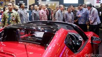 Wapres JK di booth Mazda.