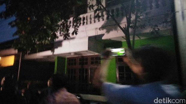  Pansus Angket KPK mengecek rumah yang pernah dijadikan safe house KPK di Kelapa Gading, Jumat (11/8/2017)