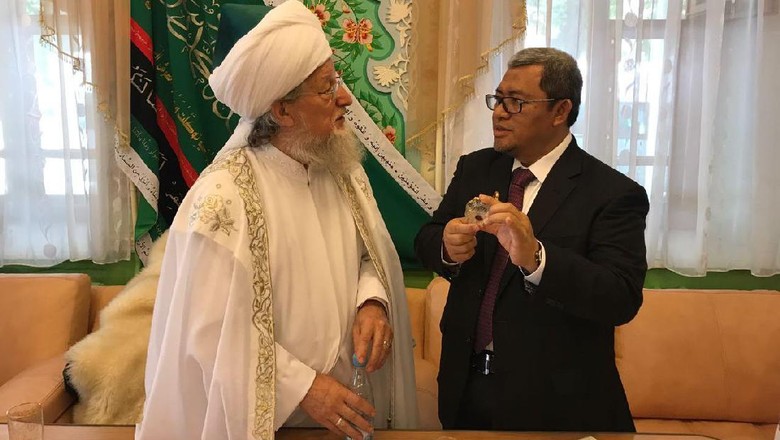 Foto: Syeikh Talgat Safa Tajuddin saat bertemu Kang Aher (dok Istimewa) Foto: Syeikh Talgat Safa Tajuddin saat bertemu Kang Aher (dok Istimewa)
