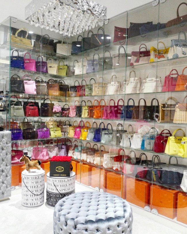 Jamie Chua, sosialita asal Singapura ini punya lebih dari 200 tas Hermes dalam koleksinya saat ini.