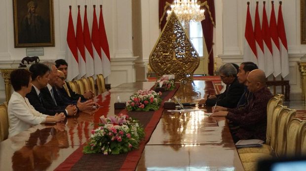 Pertemuan  Wakil Perdana Menteri Singapura Teo Chee Hean dan Presiden Jokowi  berlangsung tertutup.