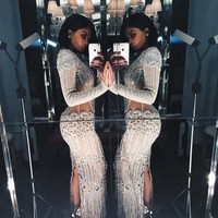  Mirror-mirror in the wall, whos the sexiest of them all? Kylie selfie di sela MET Gala 2016. Foto: Instagram