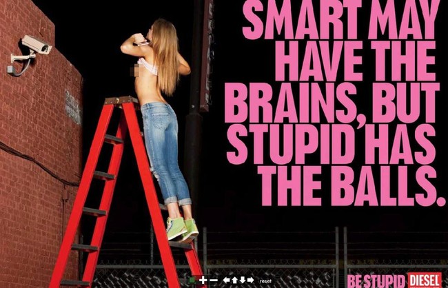 Iklan Diesel memperlihatkan wanita membuka tank-top dan memperlihatkan payudaranya ke kamera CCTV. Iklan yang rilis pada 2010 ini dilarang beredar di tempat publik karena bisa memicu anak muda dan anak kecil melakukan hal yang sama. Foto: Istimewa