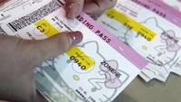 Coba lihat Boarding Passnya. Siapa coba yang tidak ingin menikmati dan memposting penerbangan Instagenic ini? (Reuters)